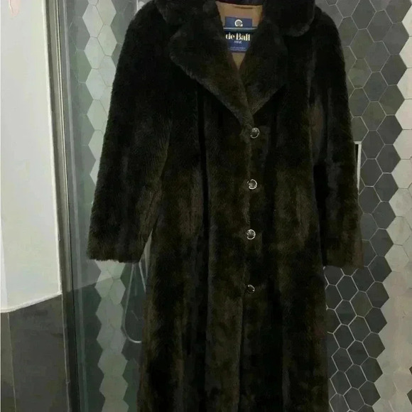 De ball stunning brown chevron faux fur coat. Well made and very good c… - Picture 5 of 10